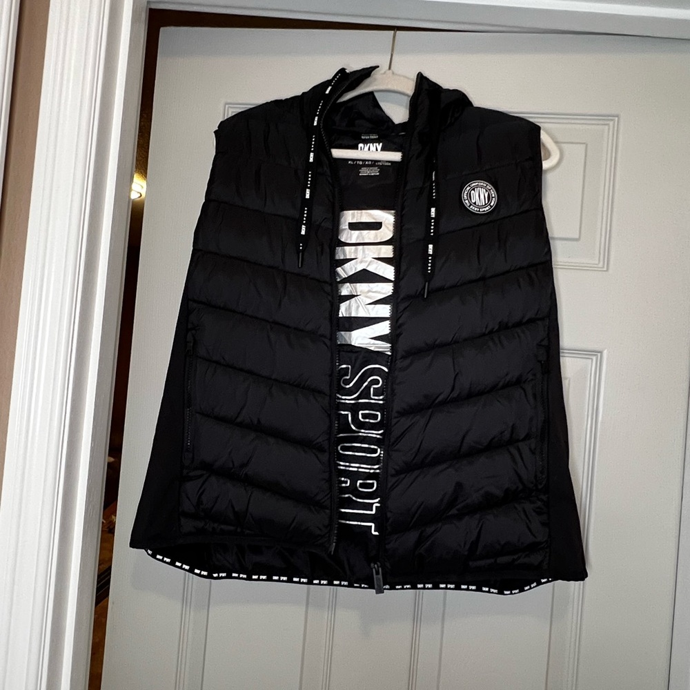 NWT DKNY hooded puffer vest XL